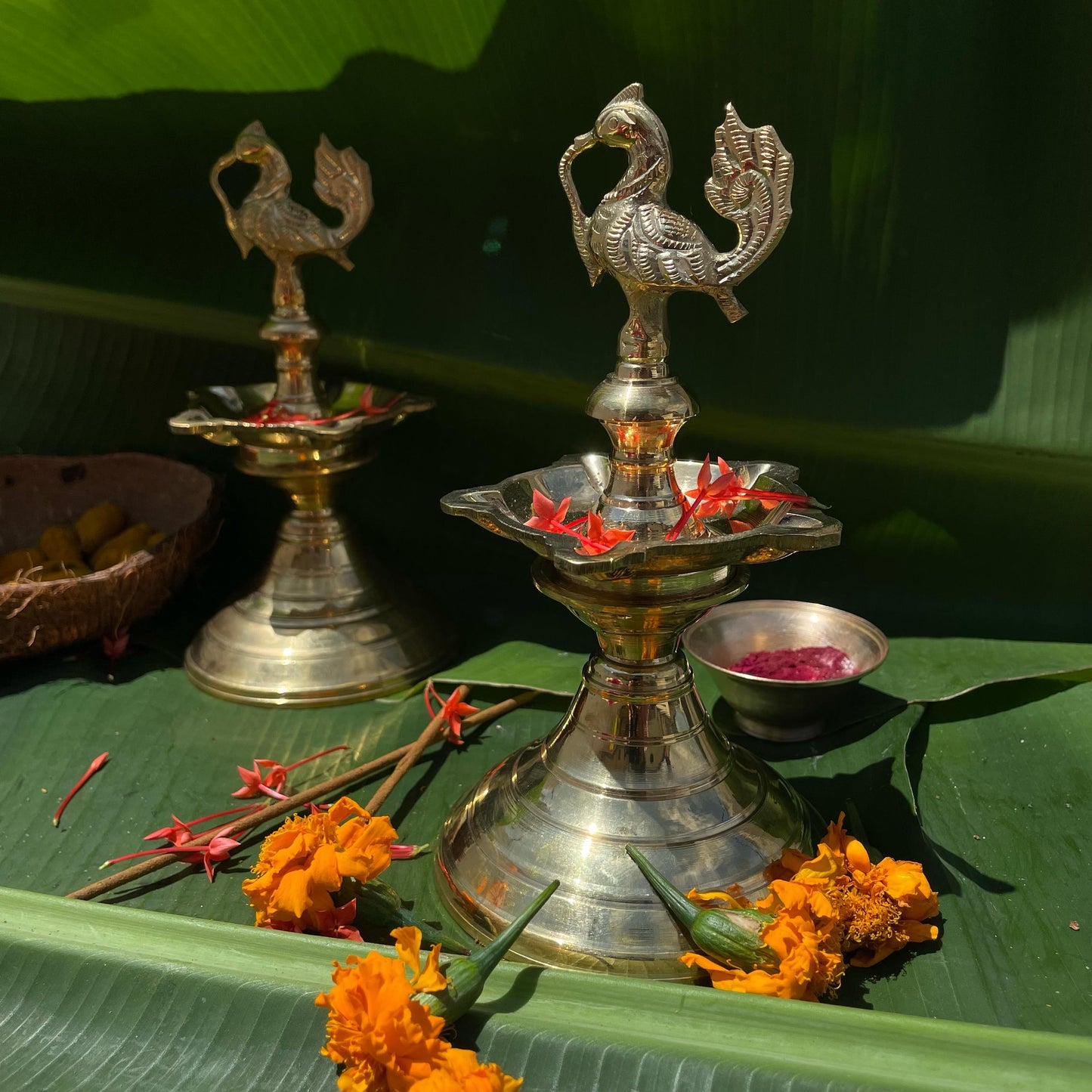 Annamani - Handcrafted Swan Brass Lamp